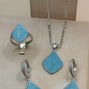 Juego de arete, dije y anillo